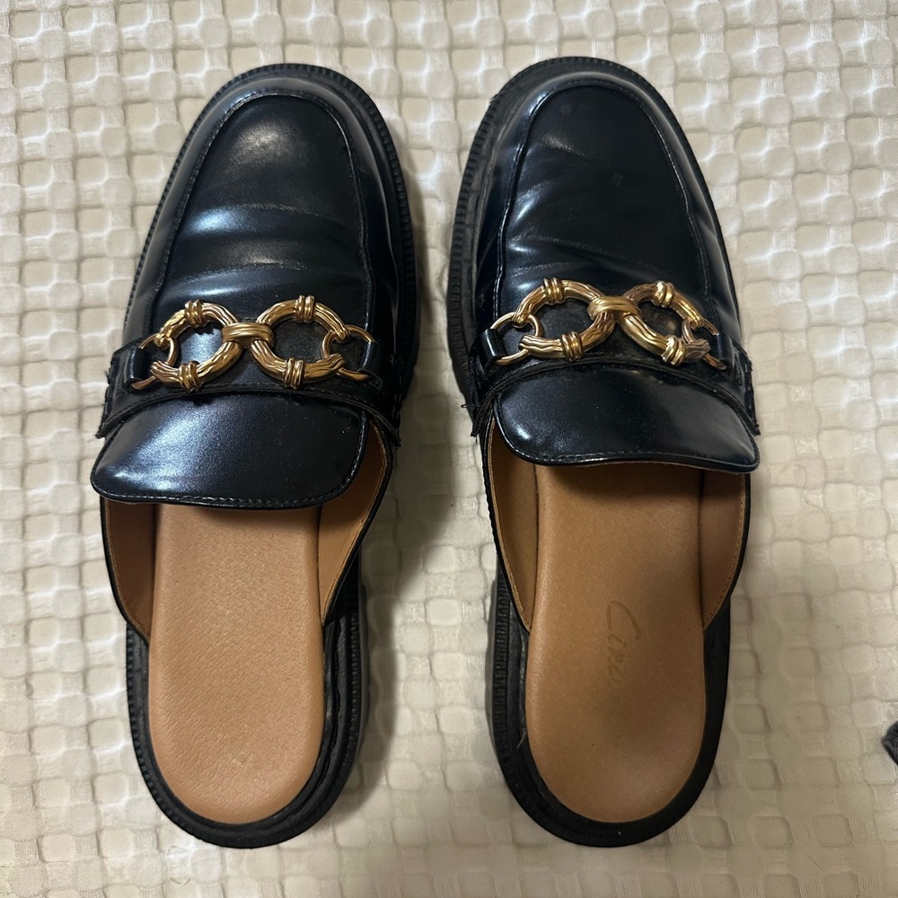 Circus Sam Edelman Black Leather Loafers with Gold Chain Accent sz 8.5